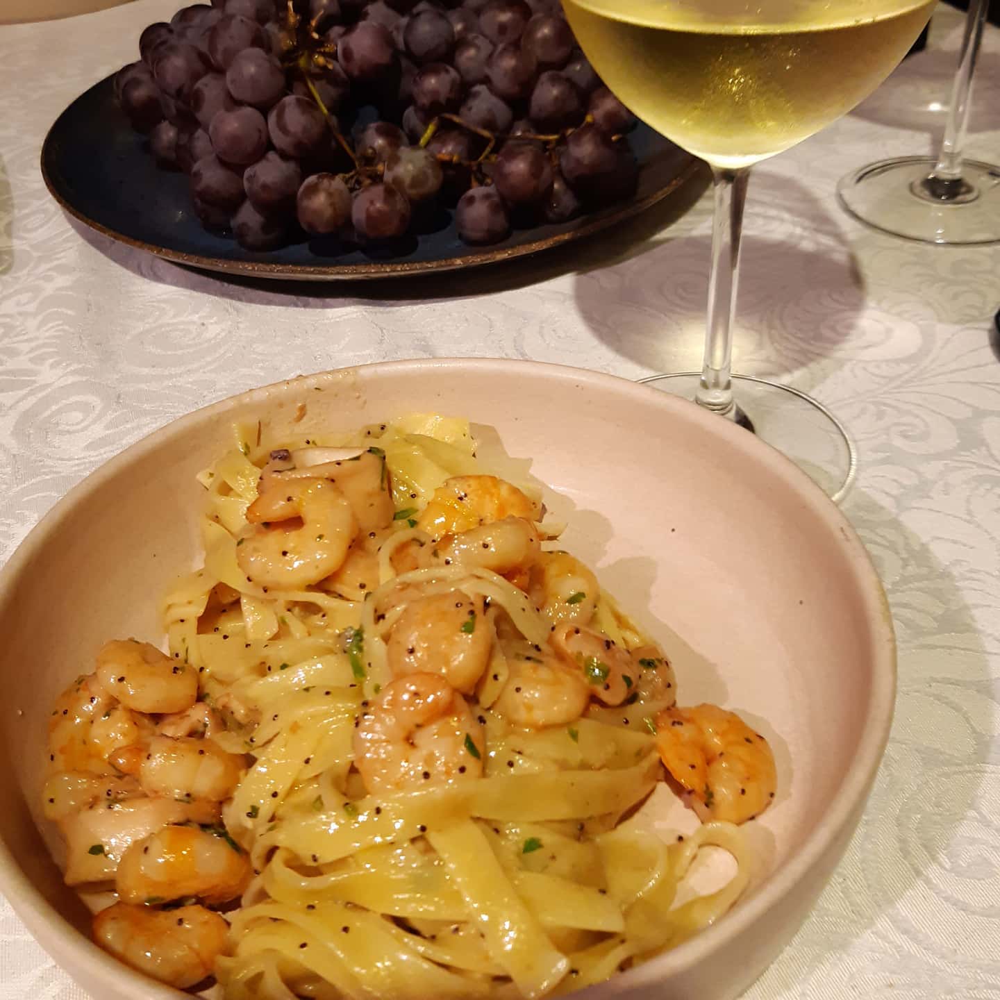 Fettuccine com camarões e vinho branco